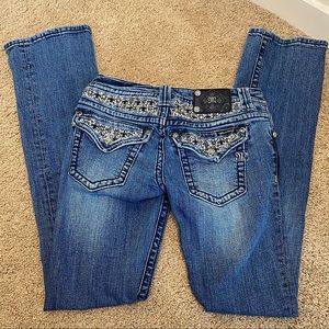 MISS ME EASY BOOT SEQUIN STITCH POCKET JEAN SZ 28
